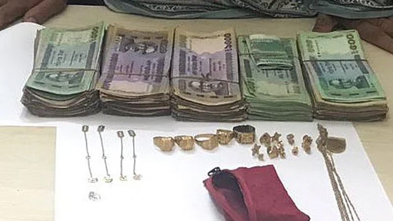 ‘ভিক্ষুকের’ বাসায় পুলিশের অভিযানে মিলল ৪ ভরি স্বর্ণ ও সাড়ে ৪ লাখ টাকা